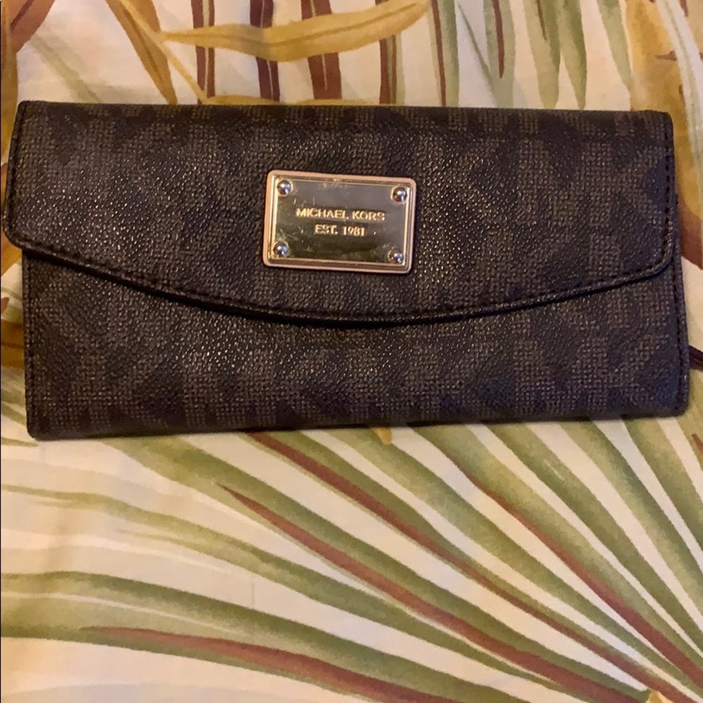 Michael kors wallet